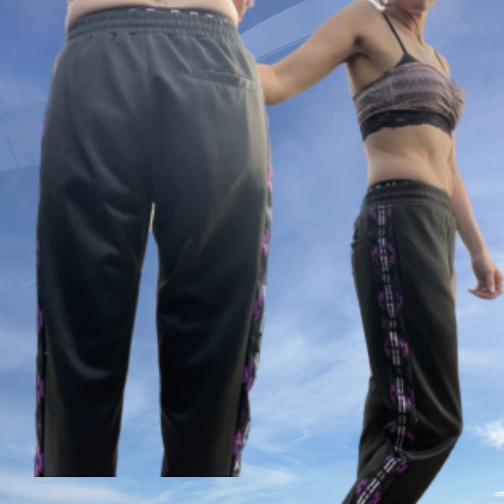 NU TRENDZ Native American print sweats.